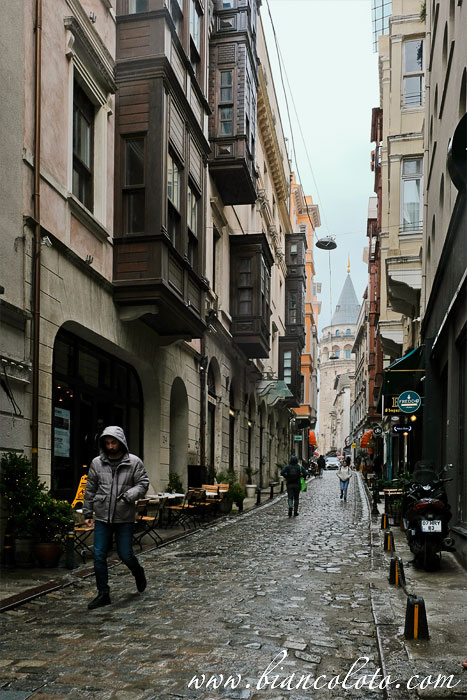 Историческая улица Сердар-ы Экрем  