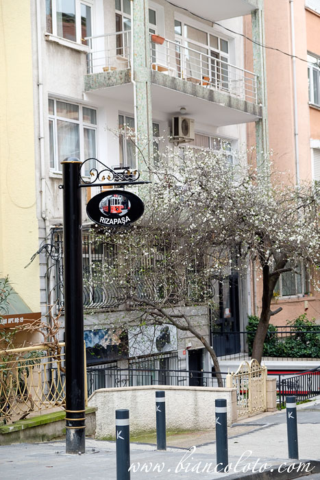 Остановка трамвая в Кадыкёй