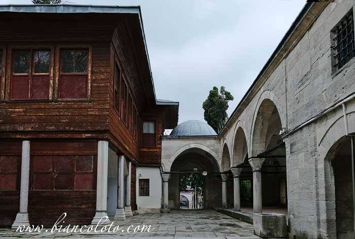 Мечеть Атик Валиде 