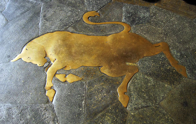 Бык  в Турине