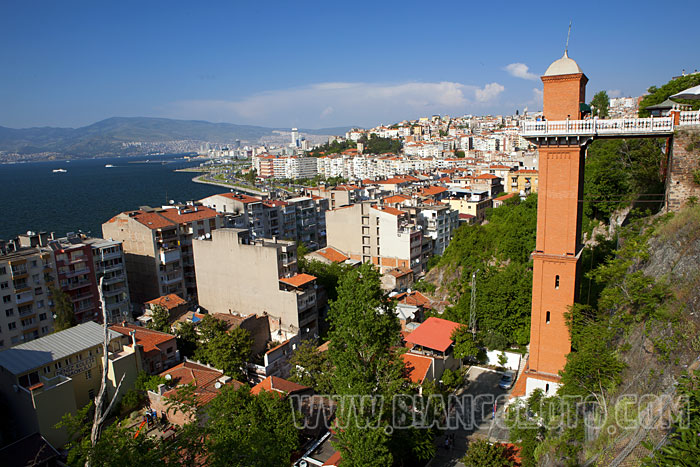 Исторический лифт. Измир. Турция.