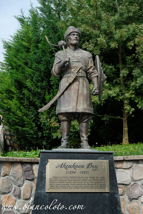 Акчакоджа бей