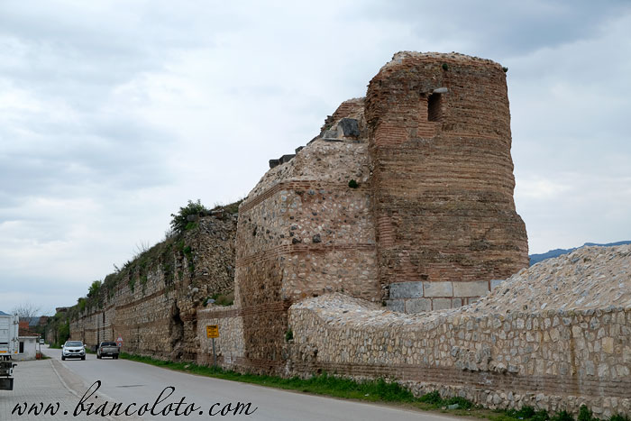 Крепостные стены и ворота города. Изник
