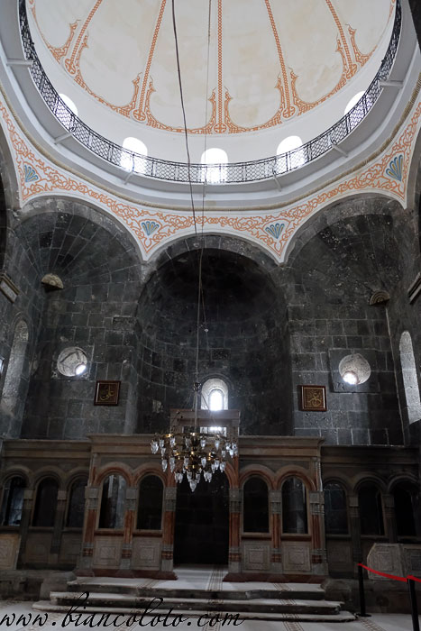 Церковь 12 Апостолов / Кюмбет мечеть.  Карс 