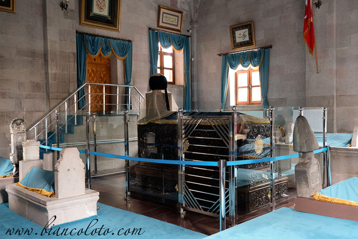 Мавзолей Хасана Харакани. Карс