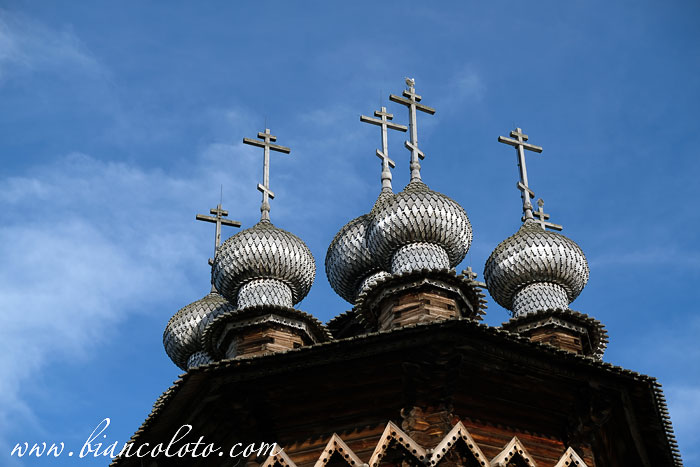 Купола Покровского храма