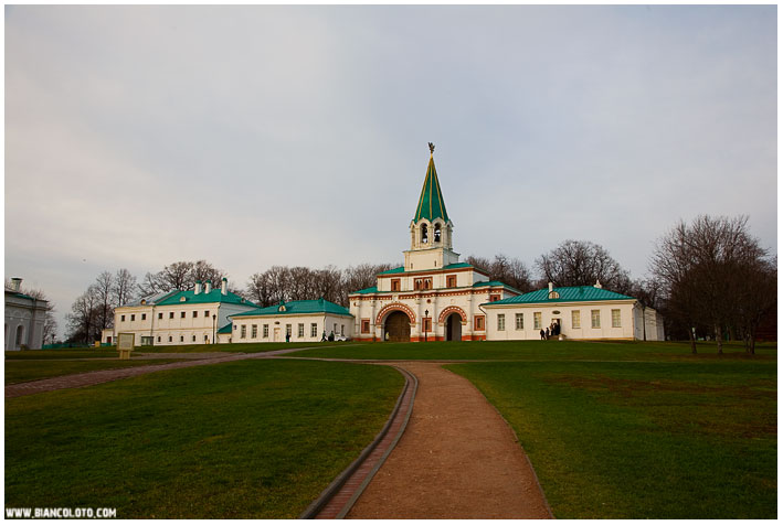 Дворцовые ворота