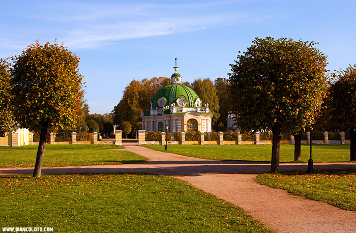 Кусково, грот и Итальянский домик