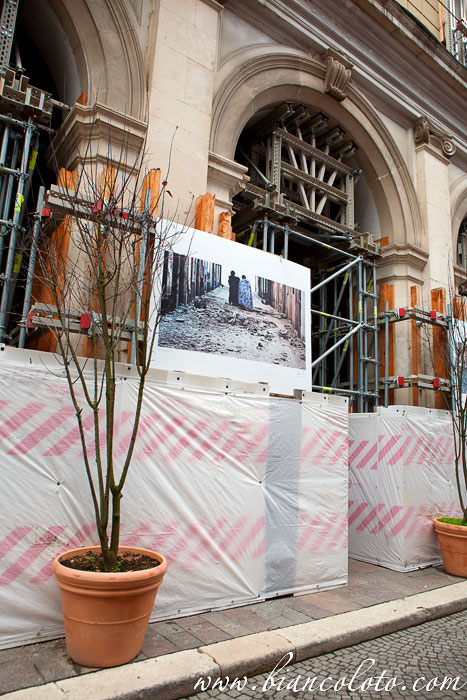 Выставка на corso Vittorio Emanuele II. Аквила. Абруццо. Аквила