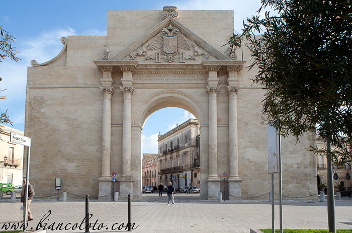 Ворота Неаполь. Лечче