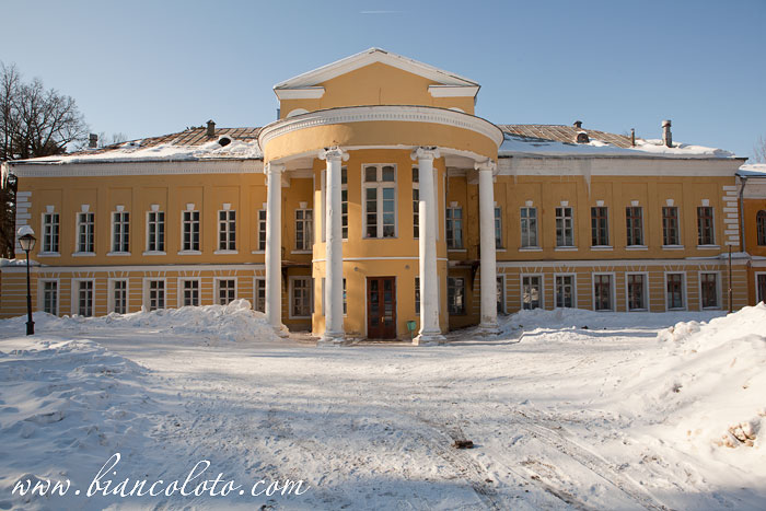 Парковый фасад дворца 