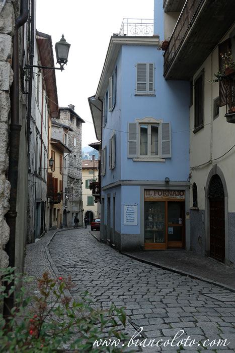 Ловере (Lovere). Озеро Изео