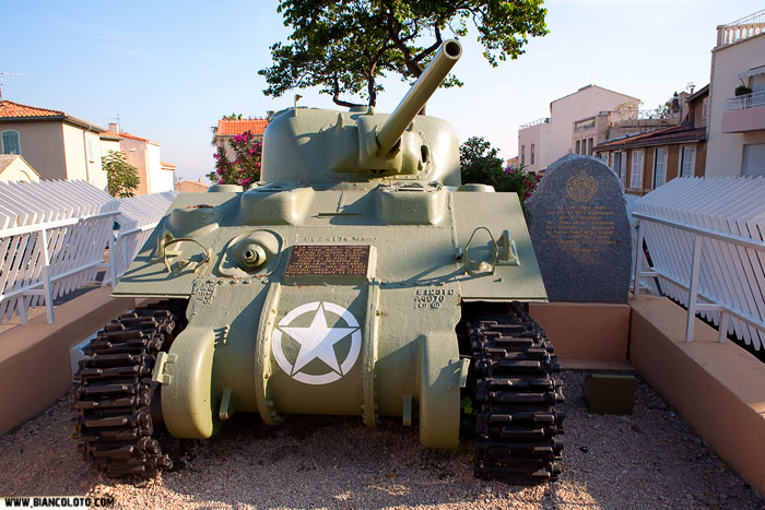 Танк в Марселе
