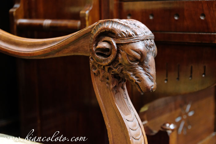 Подлокотник