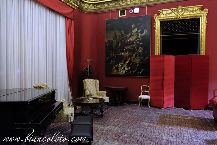 Красная гостиная