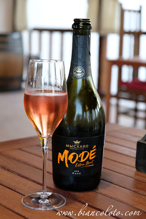 Игристое вино Mode «Мысхако»