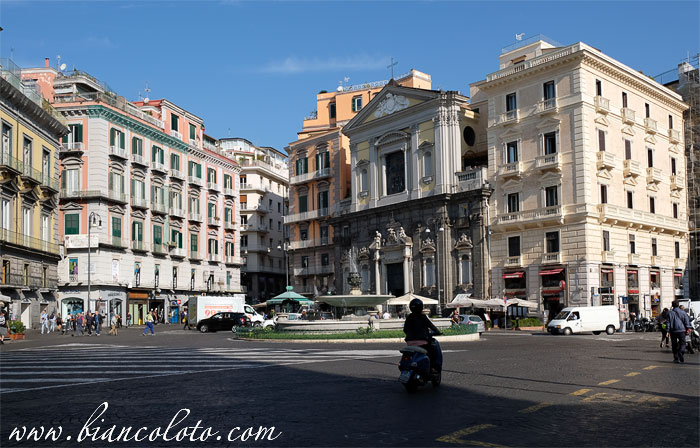 Площадь Триеста и Тренто. Неаполь
