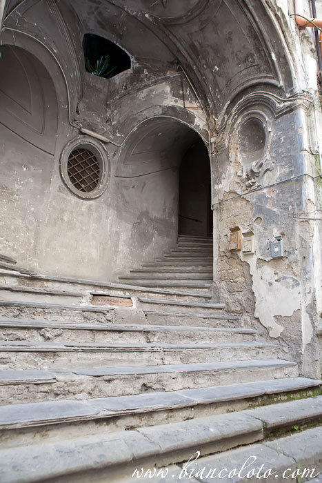 Палаццо Санфеличе. Неаполь