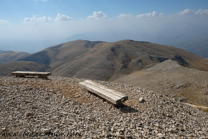 Скамейки с видом на горе Немрут 