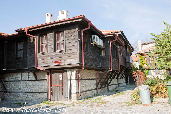 Деревянные дома в Несебре (Несебыр)