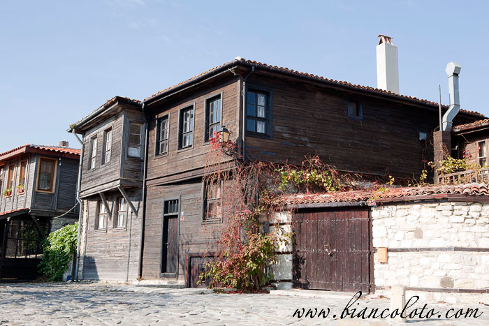 Деревянные дома в Несебре (Несебыр)