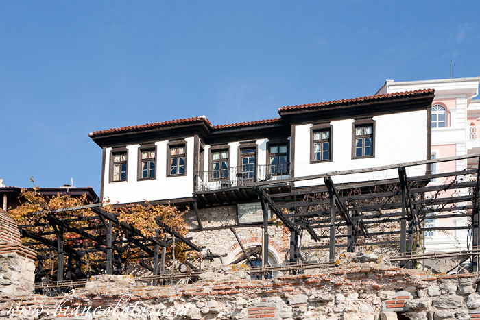 Деревянные дома в Несебре (Несебыр)