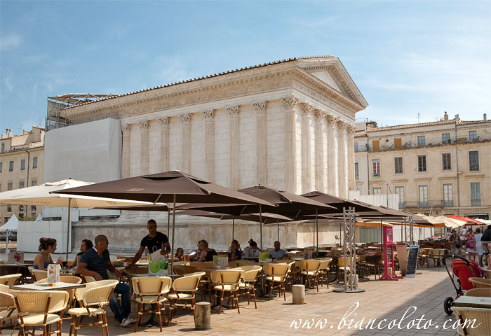 Ним, Мэзон карре