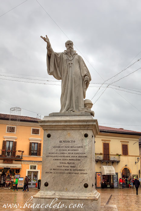 Статуя святого Бенедикта. Норча