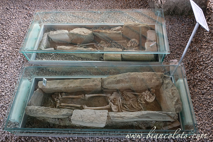 Скелеты из храма влюбленных