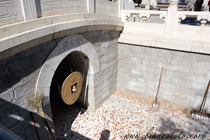 Мост Приюта Ветра. Храм Белых облаков (Бай Юнь Гуань)