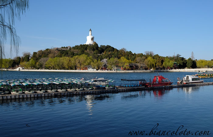 Императорский парк Бэйхай. Пекин. Китай