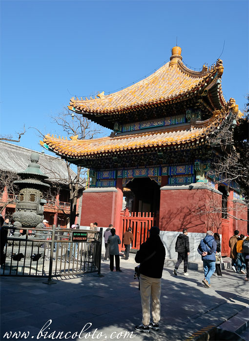 Павильон со стелой. Буддийский храм Ламы в Пекине