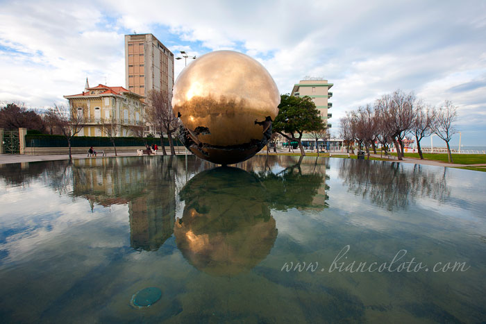 Сфера. Пезаро