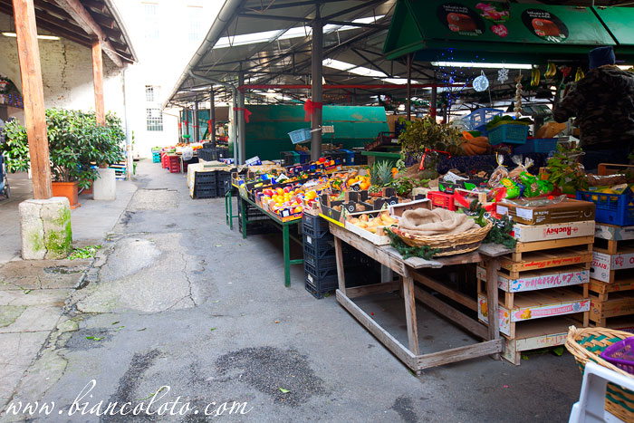 Рынок трав. Пезаро