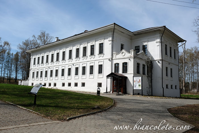 Присутственные места