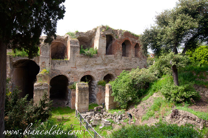 Амфитеатр в Поццуоле