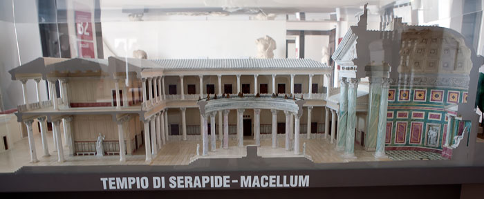 Макет храма из Археологического музея в Байе. 