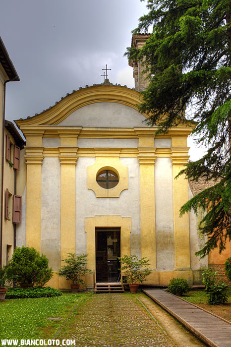 Церковью Сант-Эфемия. Равенна