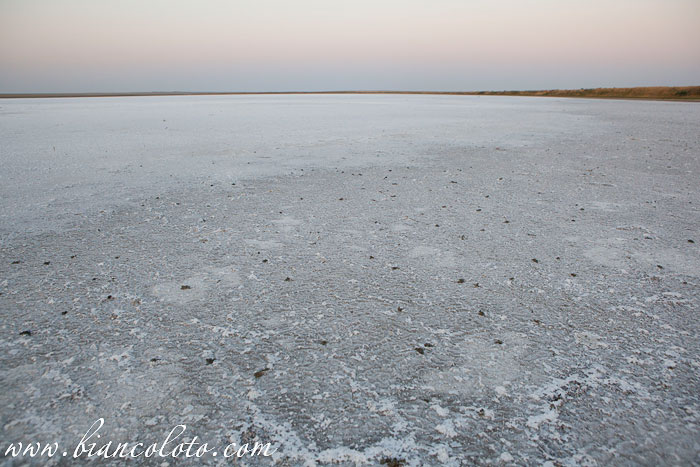 Озеро, покрытое солью