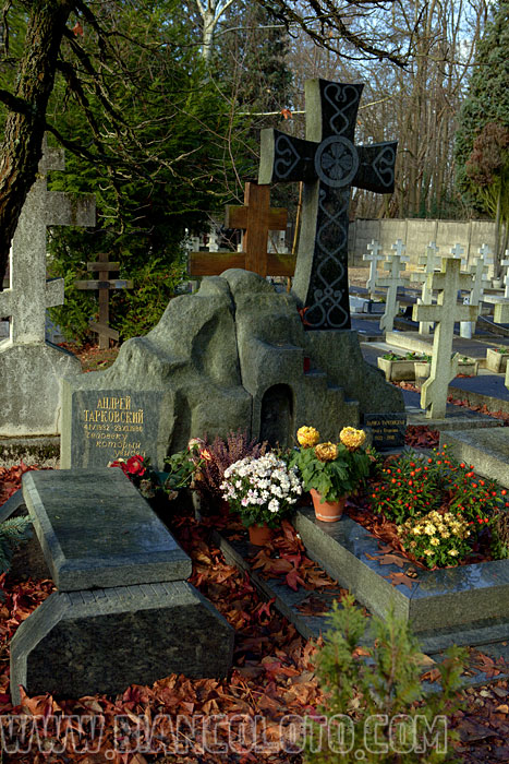 Могила Андрея Тарковского. Сен-Женевьев-де-Буа.