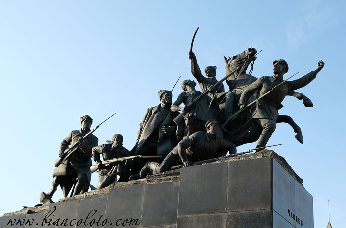 Памятник Чапаеву