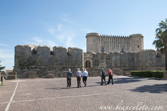 Замок Санта Северина (Santa Severina)