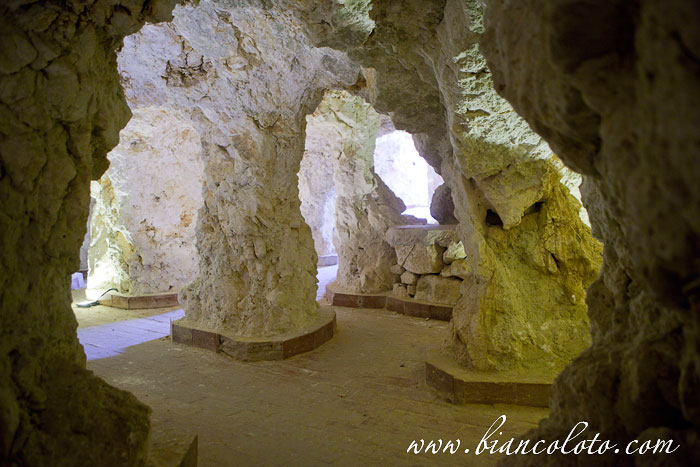 Пещера, прорытая Филиппо Бентивенья. Шакка (Sciacca)