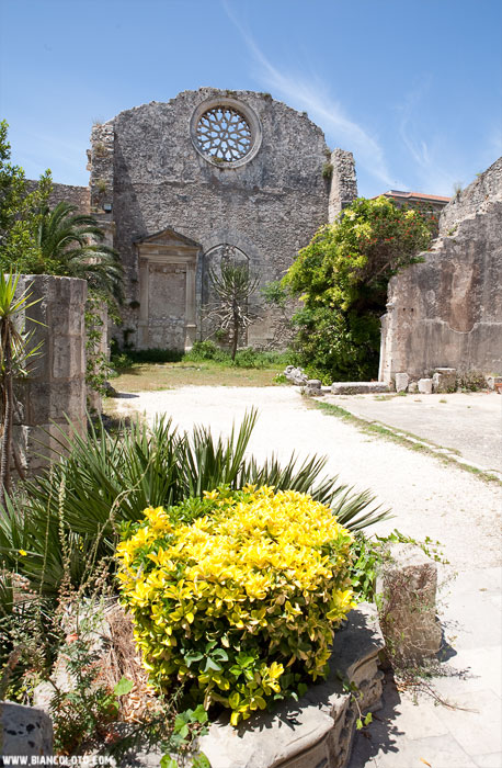  Базилика Сан-Джованни. Вход в катакомбы. Сиракуза