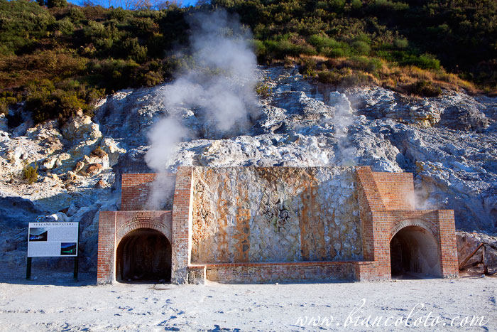 Печи на вулкане Сольфатара