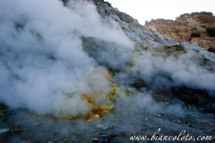 Главная фумарола Сольфатары