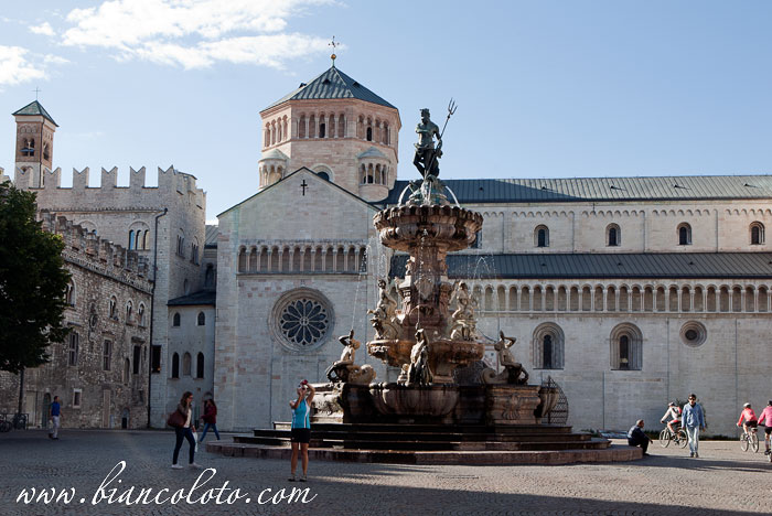 Площадь Дуомо и фонтан Нептуна. Тренто