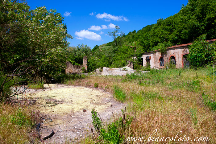 Заброшенная серная шахта. Туфо