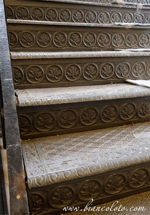 Чугунная лестница