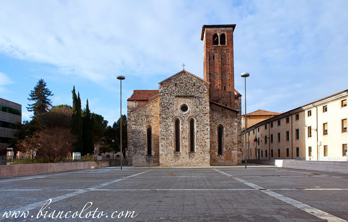 церковь Святого Франциска и piazza Girolamo Venerio. Удине (Udine)